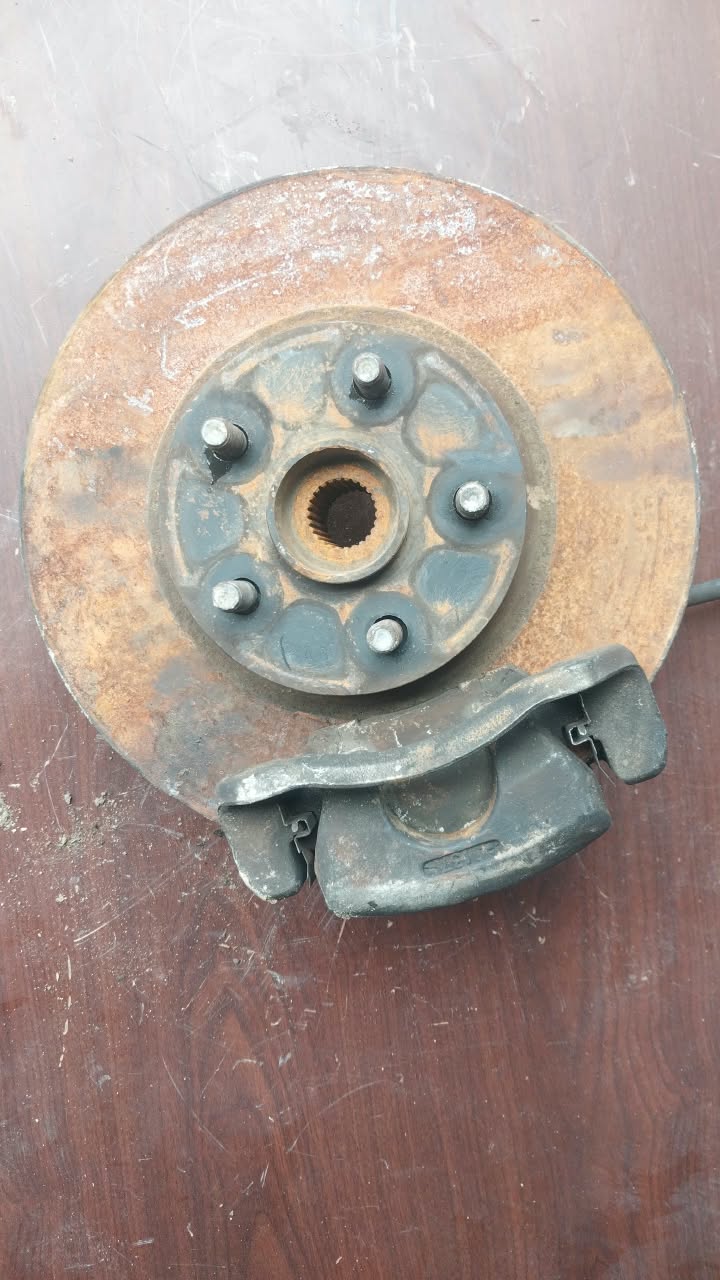 Knuckle / Hub Assembly (Front Right)