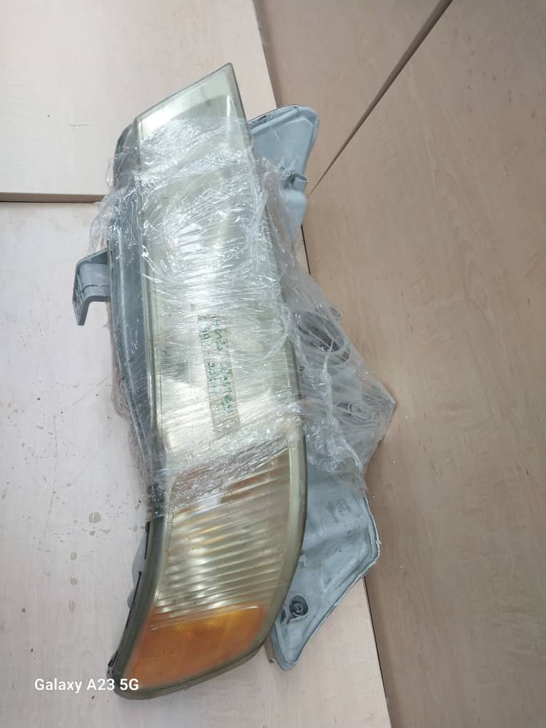 Headlight Assembly (Right)