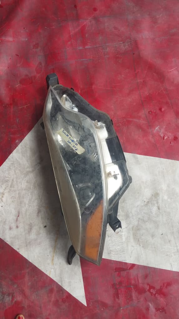 Headlight Assembly (Right)