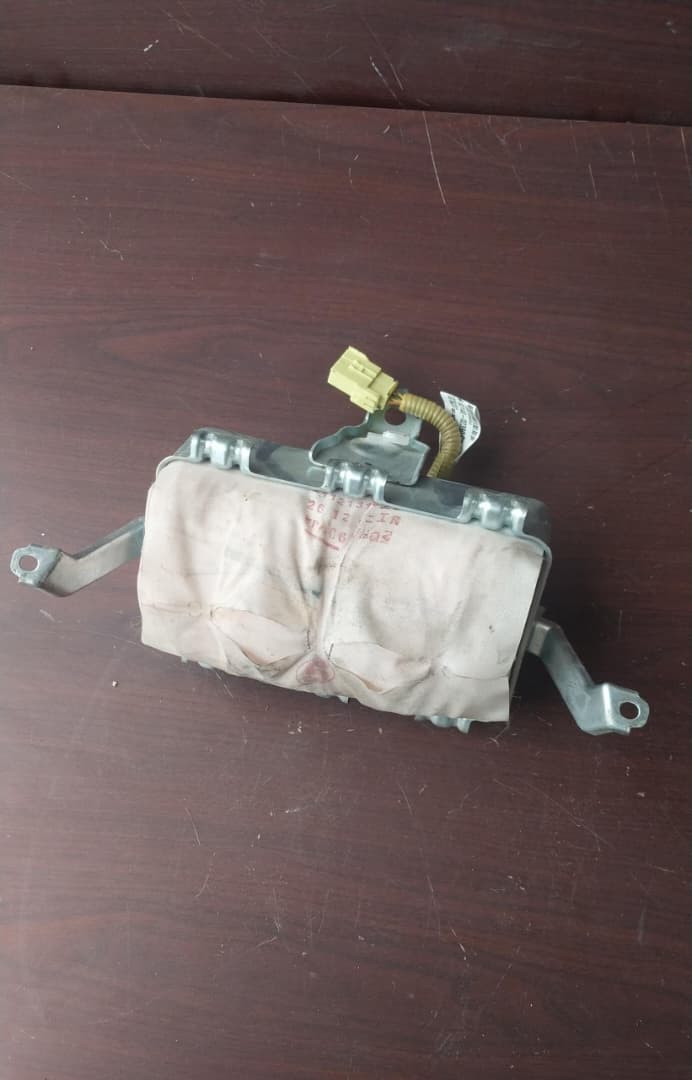 Airbag (Passenger / Dashboard)